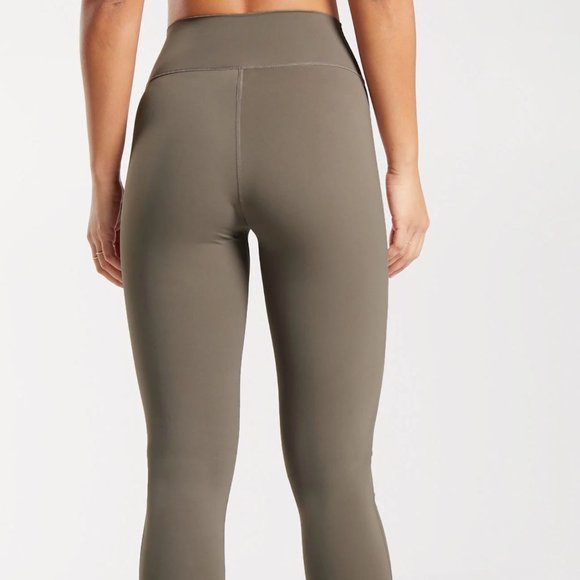 **SOLD**BNWT GYMSHARK NEW RELEASE ELEVATE LEGGINGS IN BRUSHED BROWN SZ XS - Picture 2 of 6